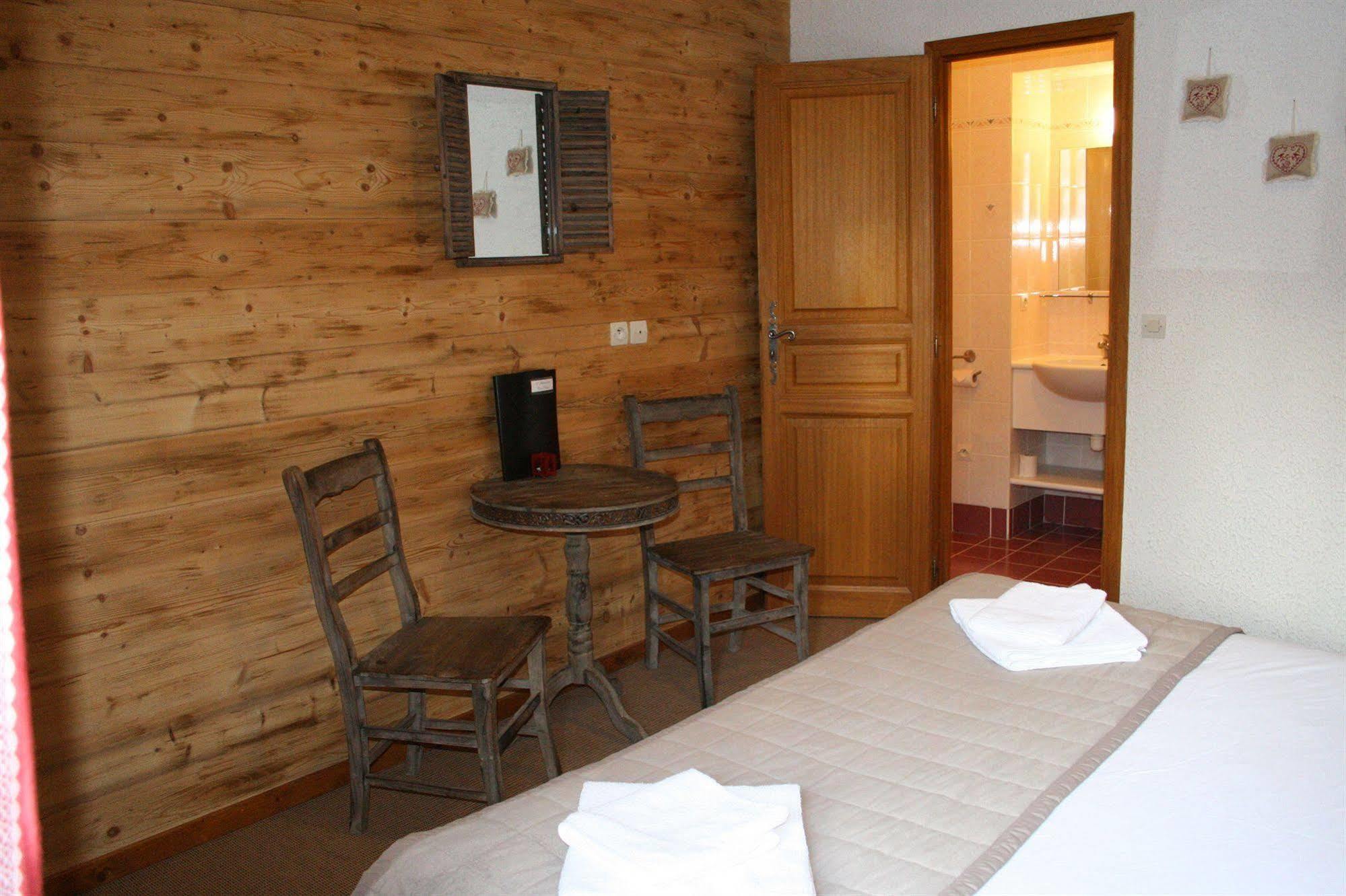 Auberge De La Croix Perrin Lans-en-Vercors Exterior photo